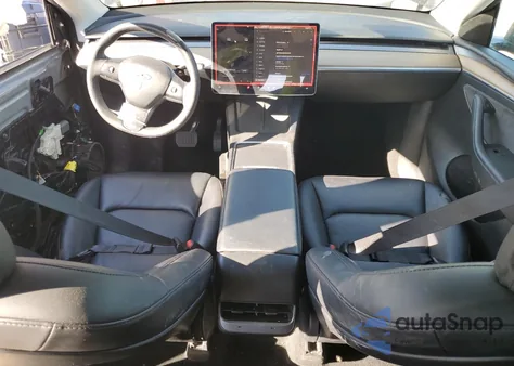 2022 Tesla Model Y z USA, uszkodzony, nr VIN 7SAYGAEE1NF514878